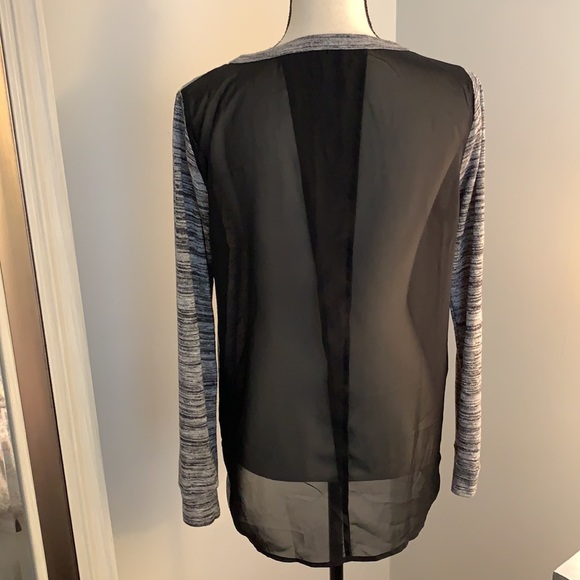 Top LS sheer open back - Picture 6 of 7